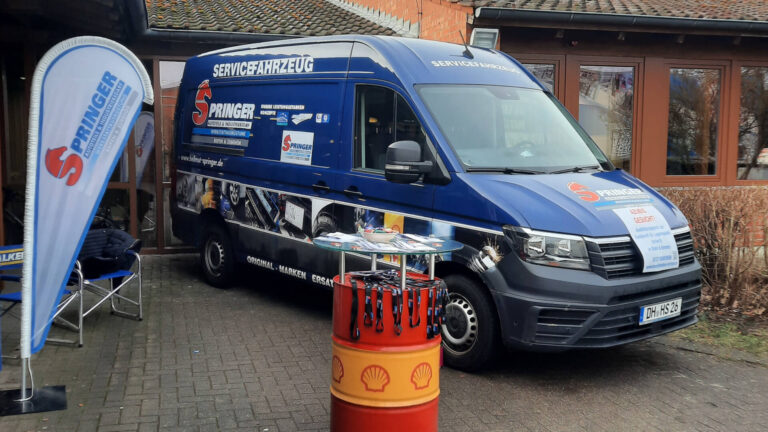 Messestand Hellmut Springer mit Transporter bei der Berufsinformationsmesse Syke